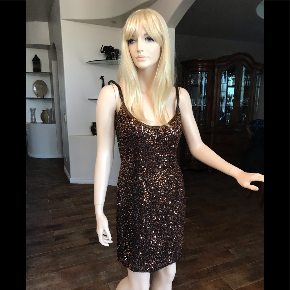 Women’s stunning Size 8 Dress by Oleg Cassini